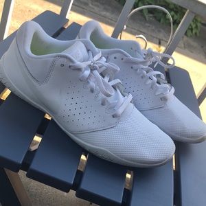 nike slip resistant shoes womens